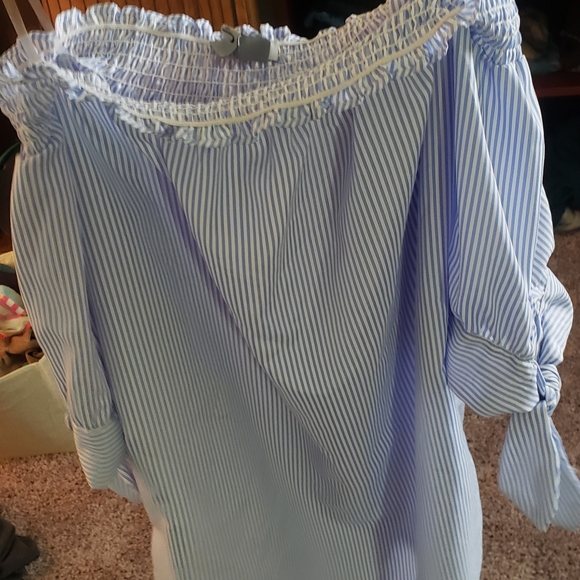 Off Shoulder Blouse - Picture 1 of 4